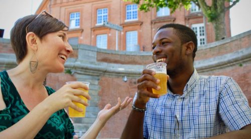 couple having a beer starting to date again
